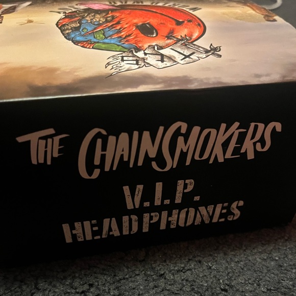 Chainsmokers Exclusive VIP Headphones- The WORLD WAR JOY Tour - Picture 2 of 6